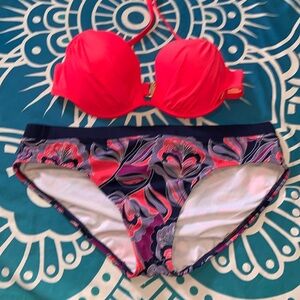 Victoria’s Secret bikini top 34DD & lands end bikini bottom size 12